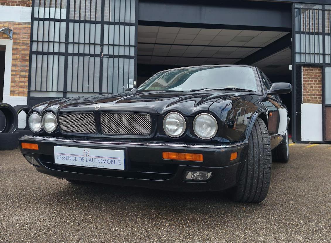 JAGUAR XJR